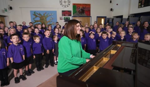 Ysgol Bro Preseli a Einir Dafydd yn rhyddhau sengl newydd