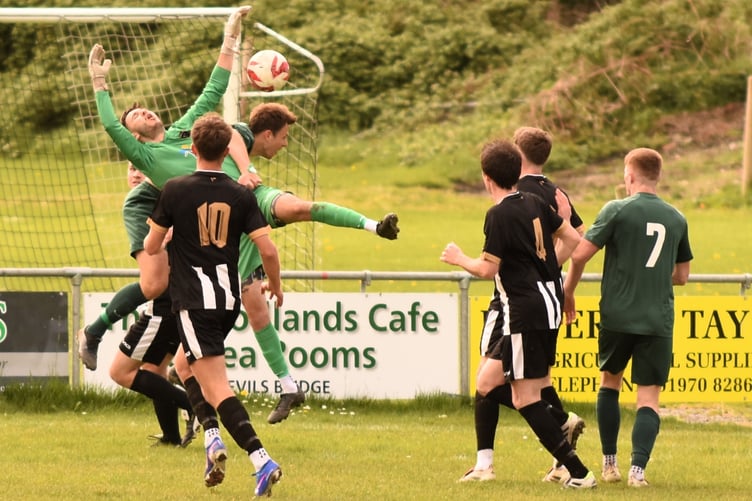 Seven goals were scored in an incredible first half at Cae Piod