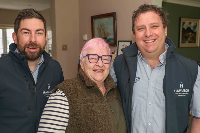 Porthdinllaen's pub celebrates partnership with Harlech Foodservice