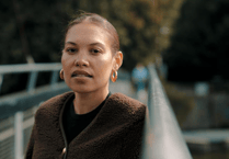 Seren Jones yn Gyflwynydd y Flwyddyn RTS Cymru wrth i S4C ennill 7 gwobr