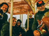 Super Furry Animals i berfformio yn Eisteddfod y Garreg Las