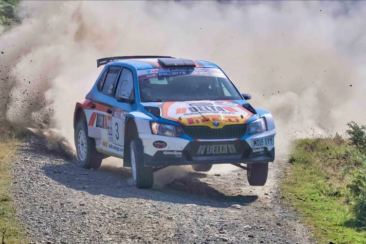 Matthew Hirst and Declan Dear (Škoda Fabia R5)