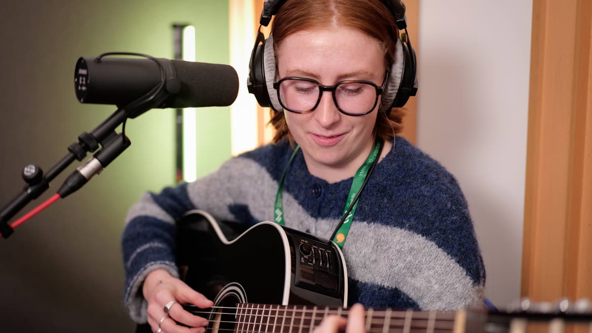 Statr Session Gwynedd rising star Malan returns to college for BBC session | cambrian ...