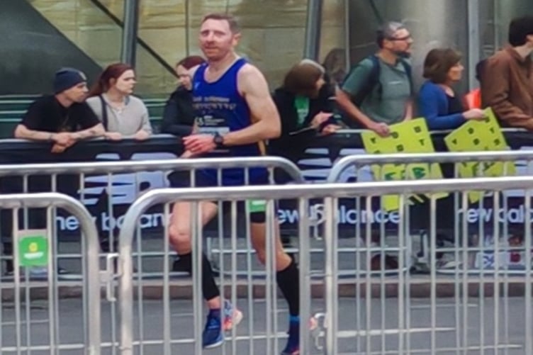 Owain Schiavone finished the marathon in a time of 2.51.05