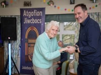 Dementia singalong brings Gwynedd libraries to life