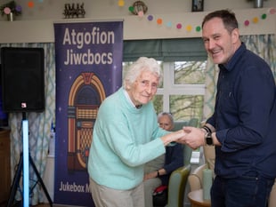 Dementia singalong brings Gwynedd libraries to life