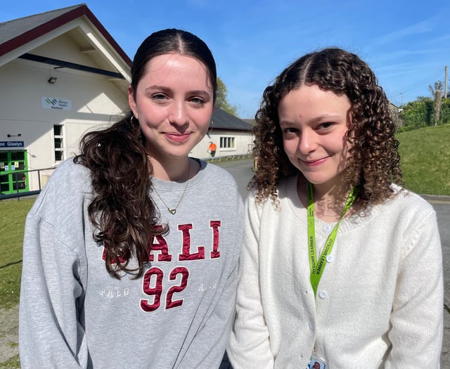 Coleg Meirion-Dwyfor students excel at prestigious Cambridge course