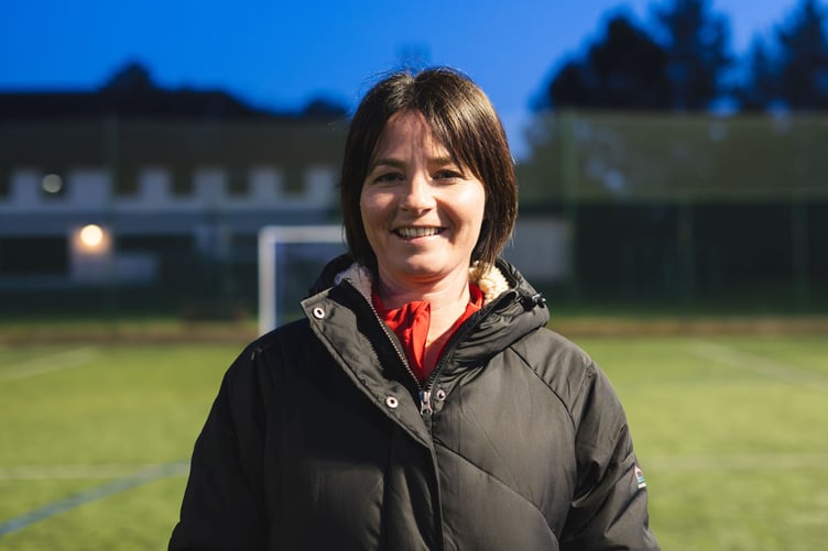 Gemma Cutter, cyfarwyddwr partneriaeth chwaraeon canolbarth Cymru