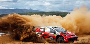 Evans builds lead as late drama strikes