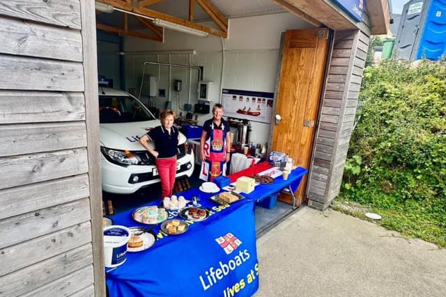 Criccieth RNLI tea party raises £700