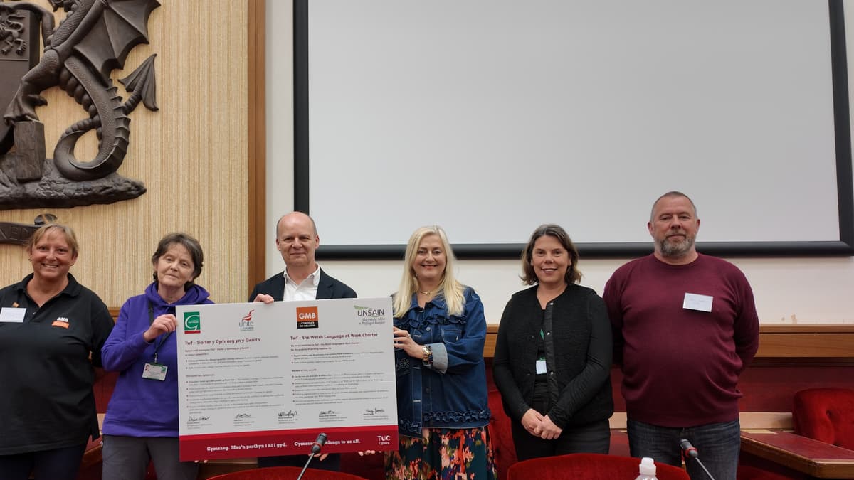 Gwynedd Council first in Wales to sign Welsh Language at Work Charter ...
