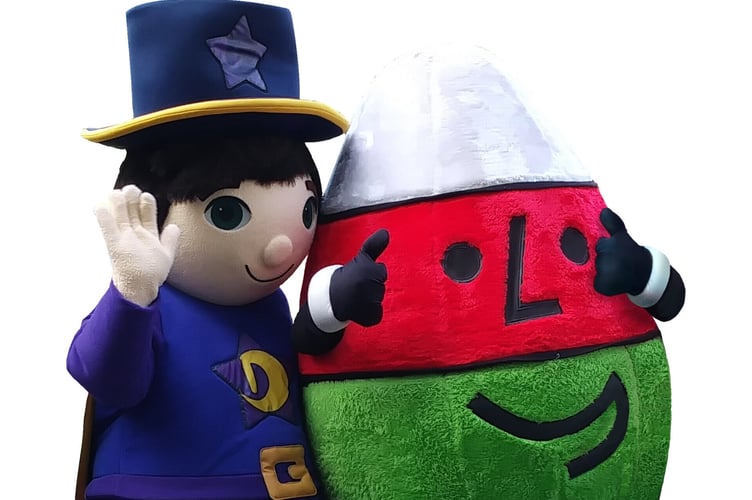 Dewin a Mr Urdd