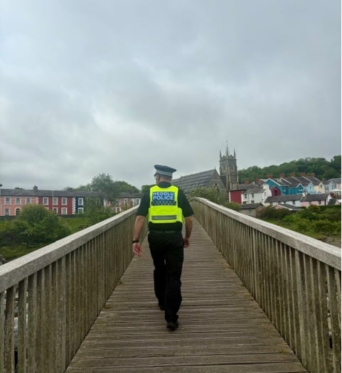 Police search for knives around Aberaeron 
