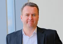 Cipolwg ar brofiad myfyrwyr o wasanaethau Cymraeg