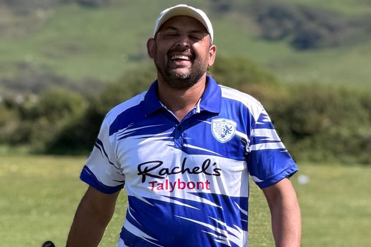 Anup Menon relishes the applause after scoring 152