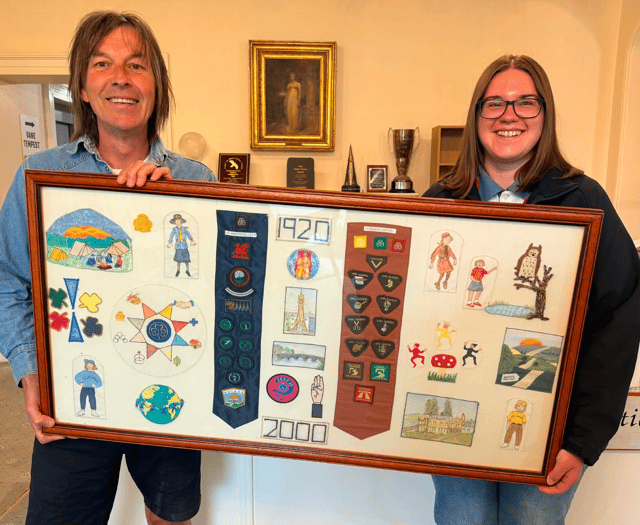 Guides present Mach with picture to celebrate 80th anniversary