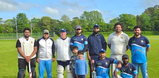 Commoners hold nerve for crucial three-wicket win