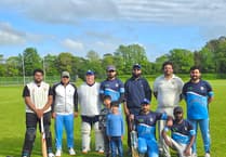 Commoners hold nerve for crucial three-wicket win