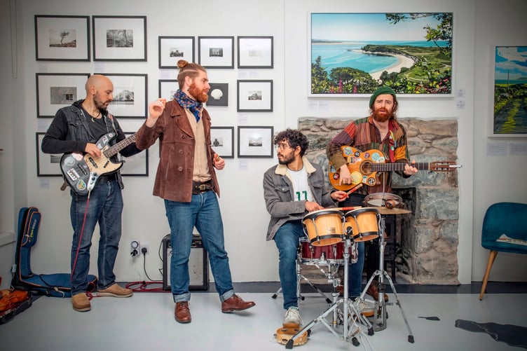 Badger Brown plays bass and fiddle, Siôn Rickard on lead vocals, harmonica, accordion and saxophone, Rolando Bertrand Ruiz on (sometimes simultaneous) bass and drums, and Liam Rickard on vocals, guitar, piano and synth.