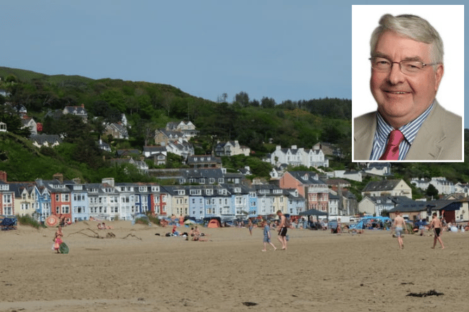 Aberdyfi, main, and Cllr Dewi Owen, inset. Photos: Cambrian News / Gwynedd Council