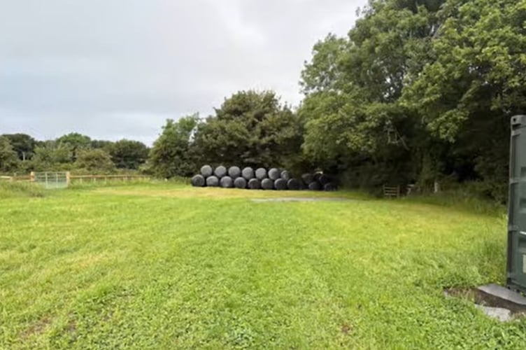 Permission has been granted for the construction of an agricultural buildings for horse breeding stables at Let Wen, Felindre Farchog.