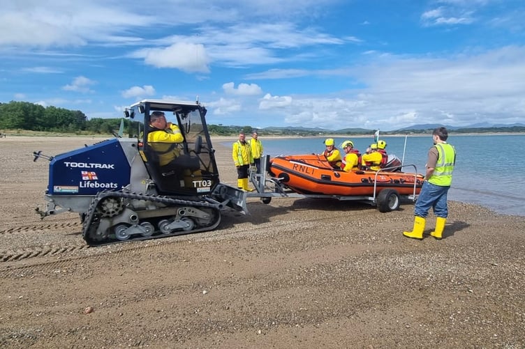 Pwllheli RNLI launches to assist yacht in difficulty near harbour entrance. Photo: RNLI/Raine Williams