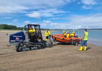 Pwllheli RNLI tows broken down yacht to safety