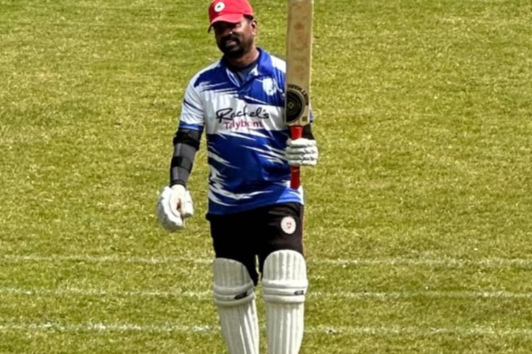 Jestus Jerry acknowledges his teammates after et another fifty