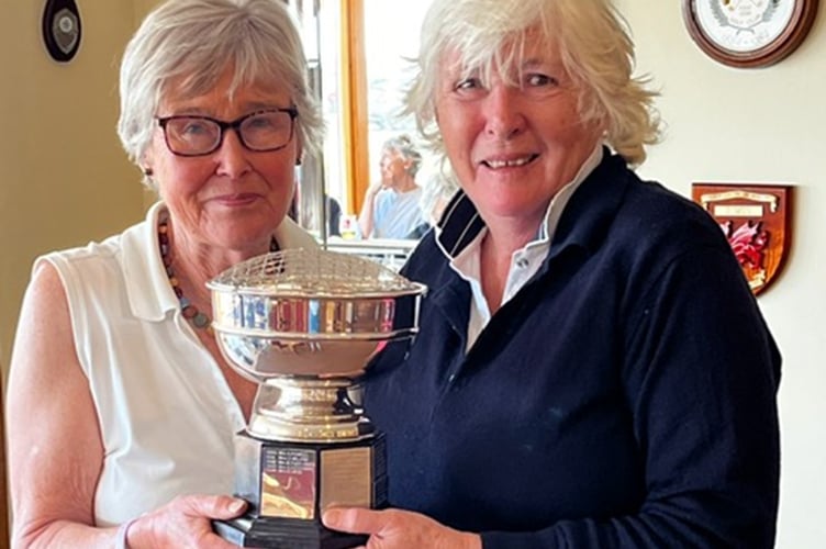 Captain Jane Miller presenting the Edith Beddard Cup to Jean Harrison