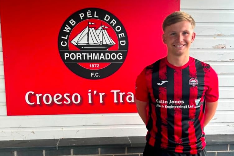 Talented forward Gwion Dafydd has signed for Porthmadog