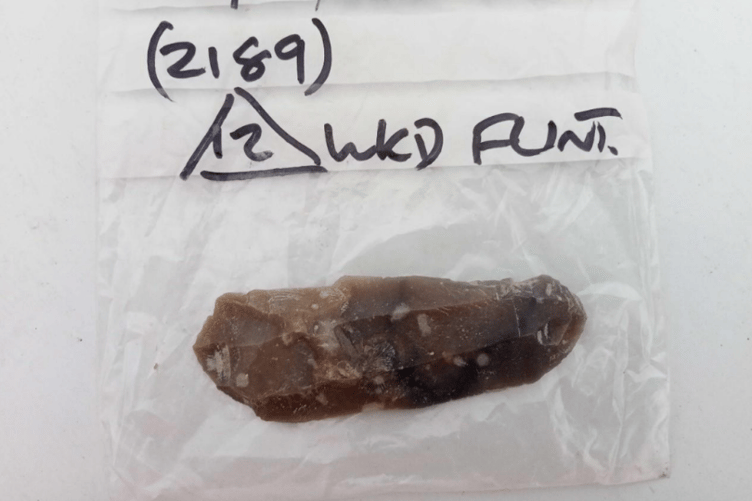 A Neolithic blade discovered from the grave fill.