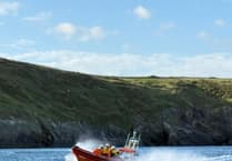 Abersoch RNLI aid skipper in broken-down boat