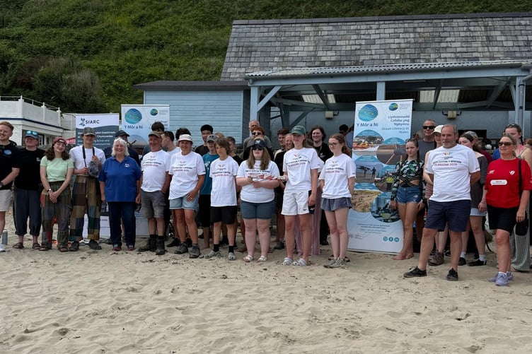The King’s Baton Relay was welcomed on Pen Llŷn on Monday, 22 June, in a series of events organised to highlight Gwynedd's coastal connection