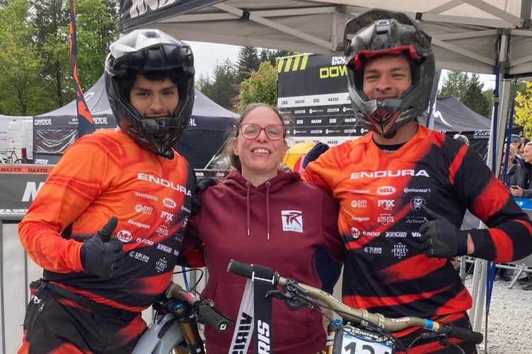 Ina de Smet with her two home-educated boys, Ruben and Nathan. Photo: Ina de Smet