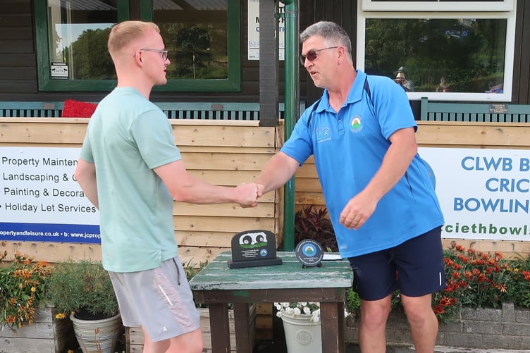 Callum Sorfleet receiving his trophy and cheque from vice captain and treasurer of the Club, Jim Beetham