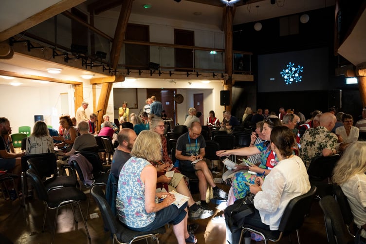Group discussions. Photo: Lluniau Lleucu