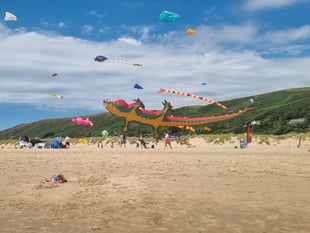 Kites fill the skies for second Aberdyfi kite festival