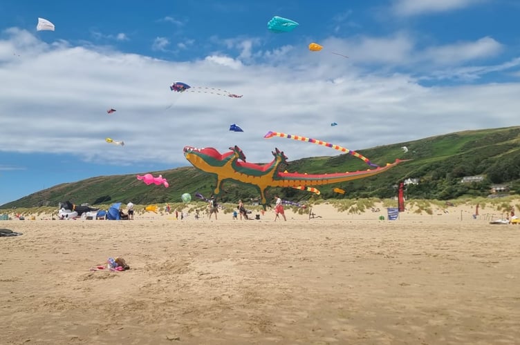 Incredible creations took to the skies over Aberdyfi last weekend.