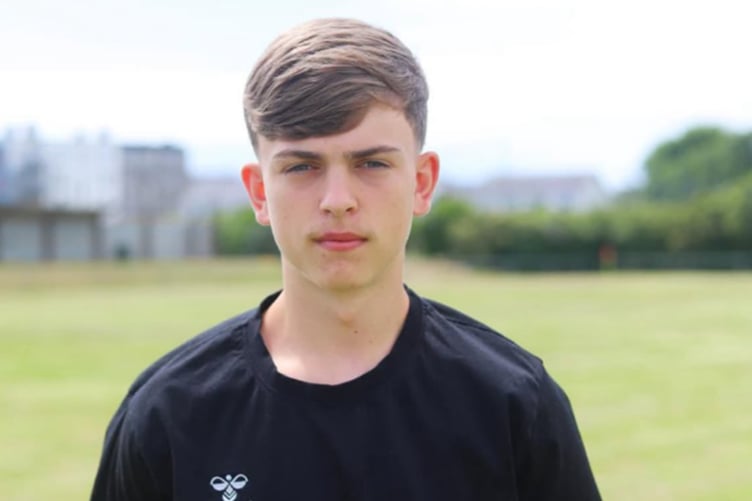 Osian Thomas has signed for Pwllheli