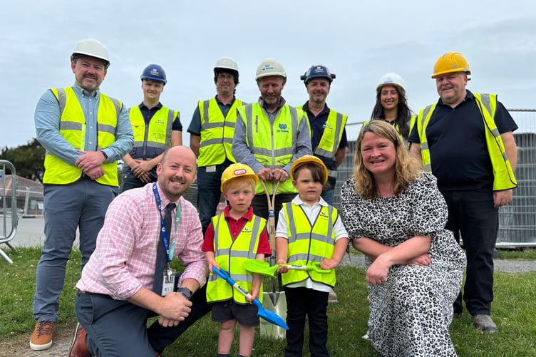 Pupils and staff at Ysgol Gymraeg Aberystwyth, along with Wynne’s Construction officers, cutting the first turf.
