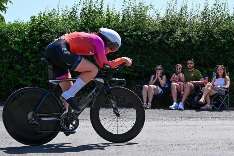 Solas rider Lowri Richards on her way to victory in Solihull