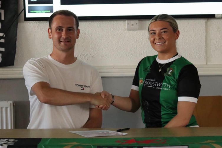 Aber Town Women manager Rhys Jon James welcomes Llio Henshaw to the club