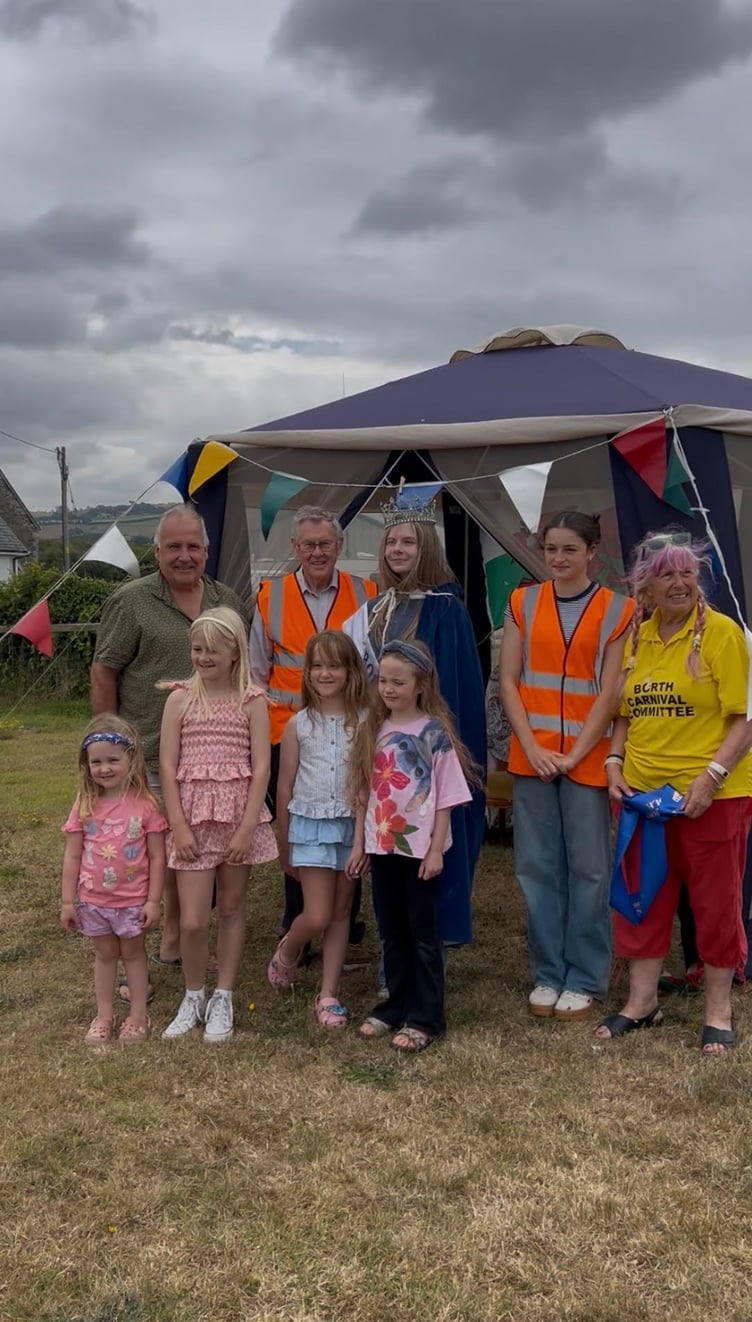 Pictured are: Mark Williams, Ray Quant, Queen Nicole Worgan, Florence Everard Walker, and Nicole’s attendants.