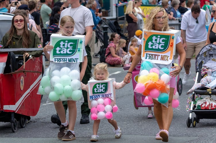 The Tic Tacs won second in the 'Adults and Children Group up to 5 Persons'.