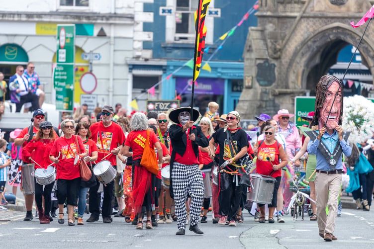 Machynlleth Carnival 2026 was led by Samba Agogo and the town mayor, Jeremy Paige.