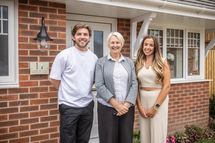 Siân Gwenllian, visited Hollybrook Park in Connah’s Quay recently to meet with residents who purchased a home through Help to Buy-Wales