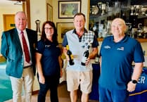 Borth and Ynyslas golf comp raises £1,000 for RNLI