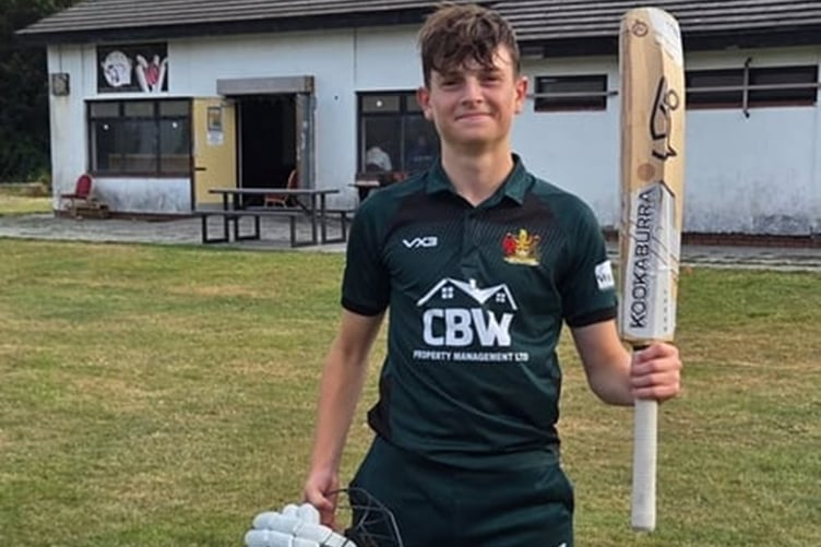 Star man with the ball for Aberystwyth was Bryn Williams with figures of 8 overs, 1 maiden, 5 wickets for 42 runs