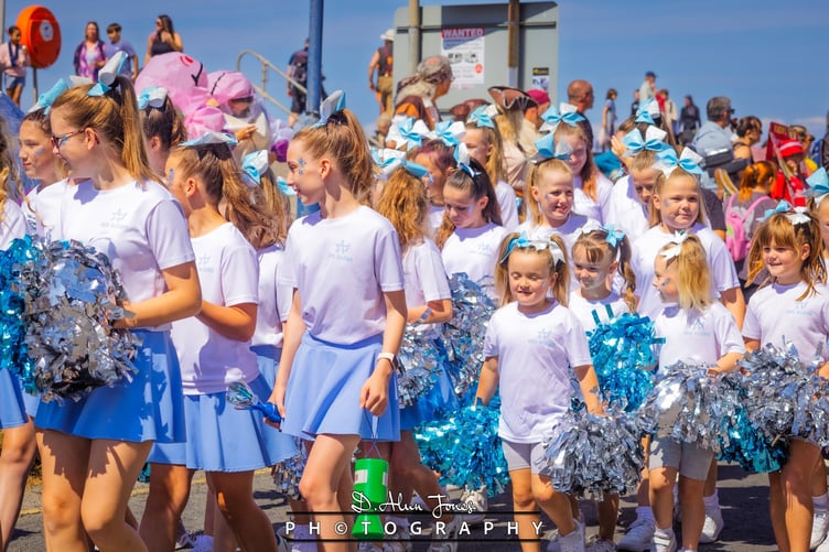 Cheerleaders lining the streets caught on camera by Dewi Alun Jones
