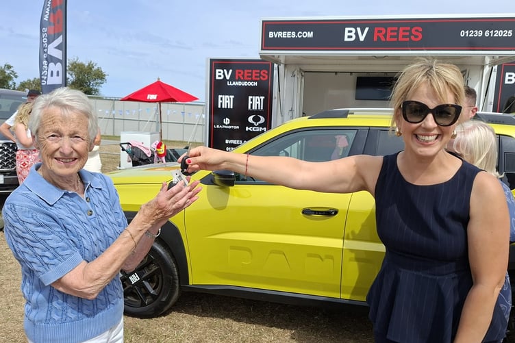 Mari Grug presenting the car keys to Eurfron Bowen